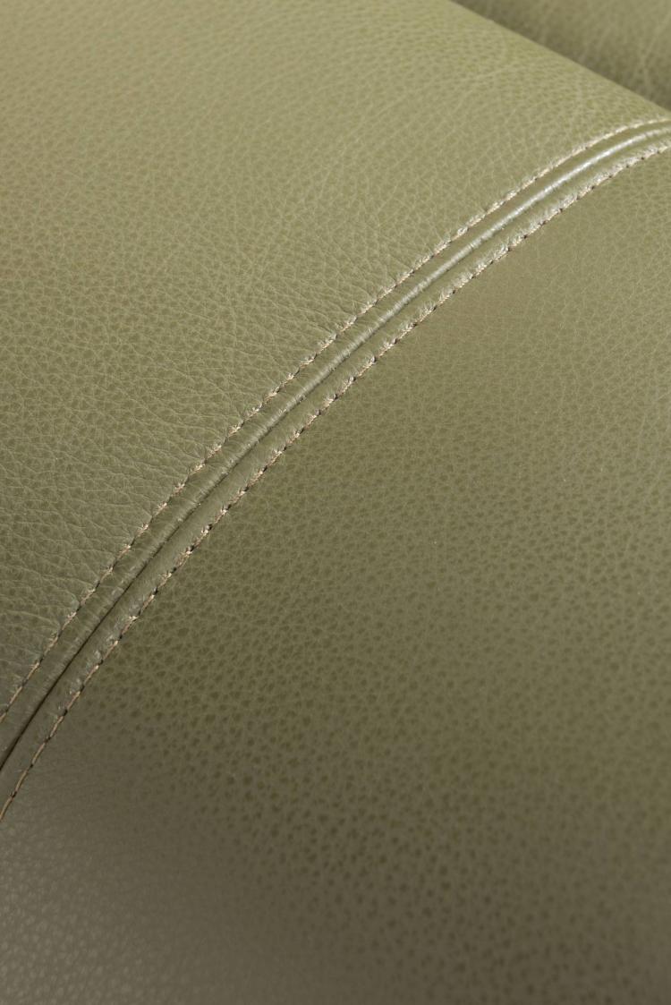 Close-up of Mezzo Olive leather 